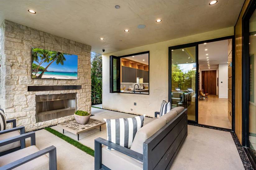 65" Neptune Shade Outdoor Smart TVs - NTSD65